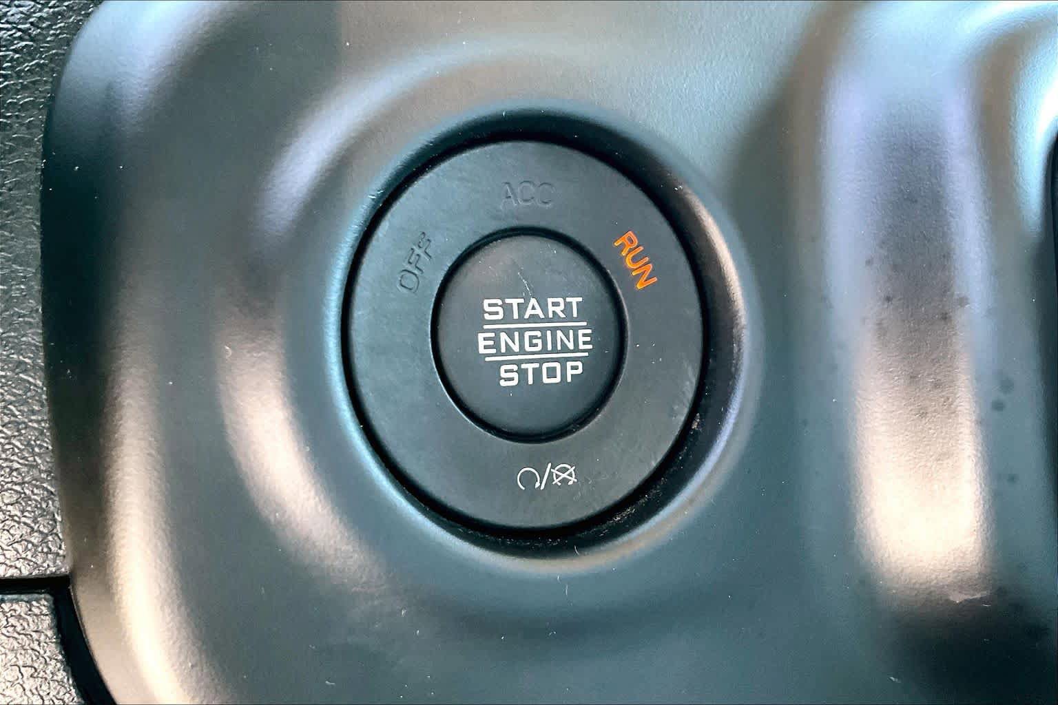 Used 2020 Jeep Wrangler Unlimited Sahara AWD/4WD image 33