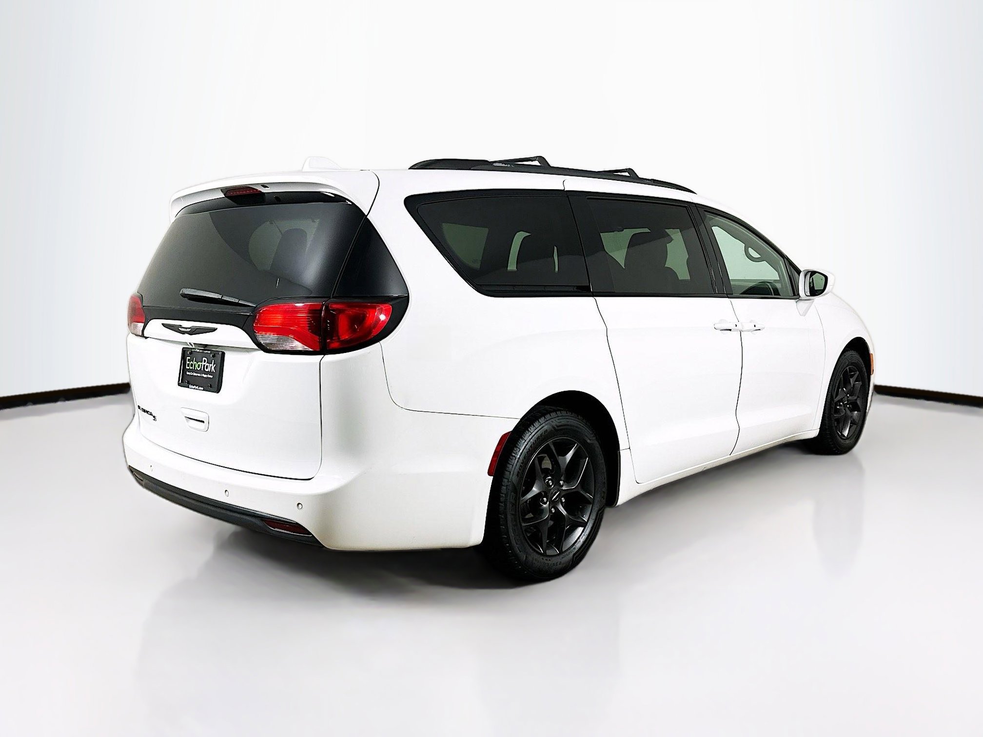 Used 2018 Chrysler Pacifica Touring-L w/ Premium Audio Group FWD image 9