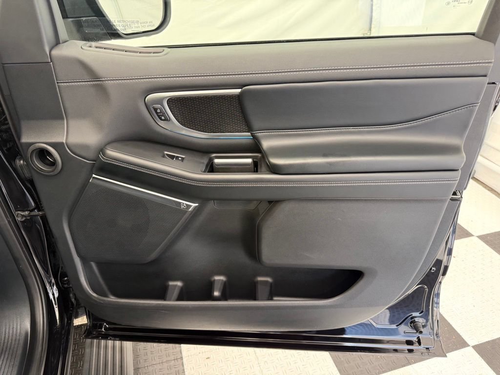 Certified 2025 Ford Expedition Max Platinum w/ Stealth Performance Package AWD/4WD image 31