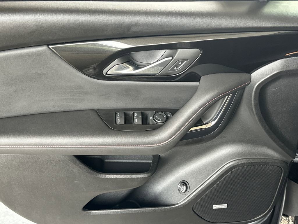 Used 2025 Chevrolet Blazer RS image 3