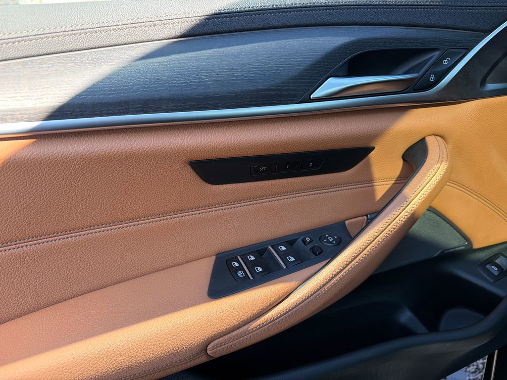 Used 2023 BMW M550i xDrive w/ Executive Package image 32