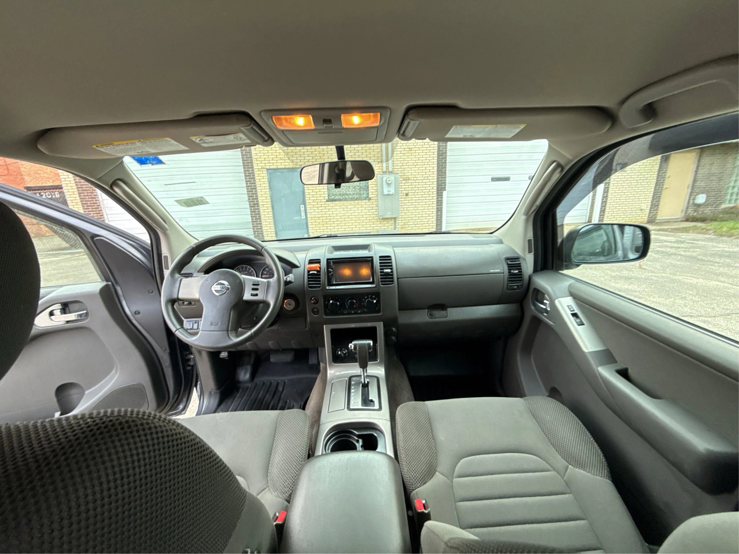 Used 2011 Nissan Pathfinder S image 23