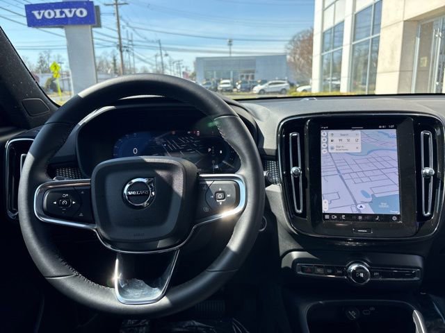 Used 2025 Volvo XC40 B5 Plus AWD/4WD image 21