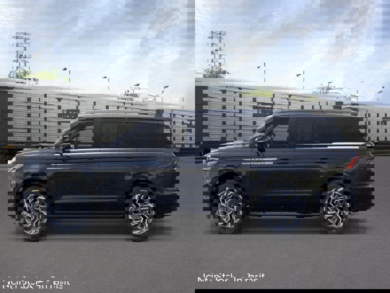 New 2025 Lincoln Navigator Reserve image 3