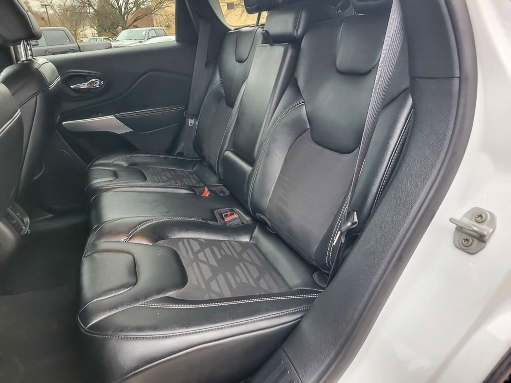Certified 2022 Jeep Cherokee Latitude AWD/4WD image 10