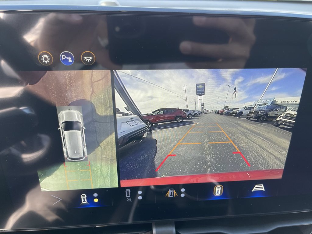 New 2026 Chevrolet Equinox LT w/ Safety and Technology Package FWD image 17
