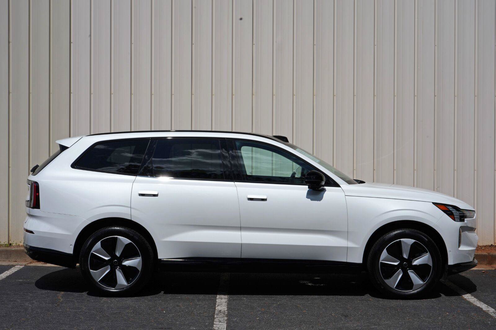 Used 2025 Volvo EX90 Plus AWD/4WD image 53