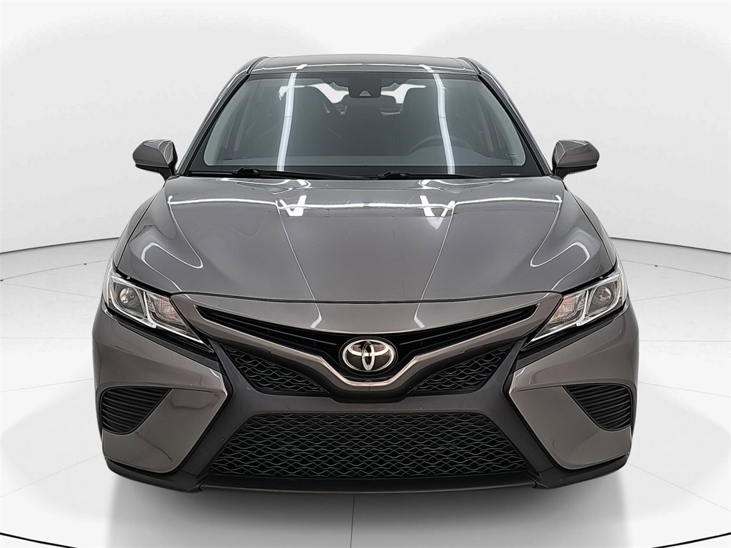 Used 2020 Toyota Camry SE image 2