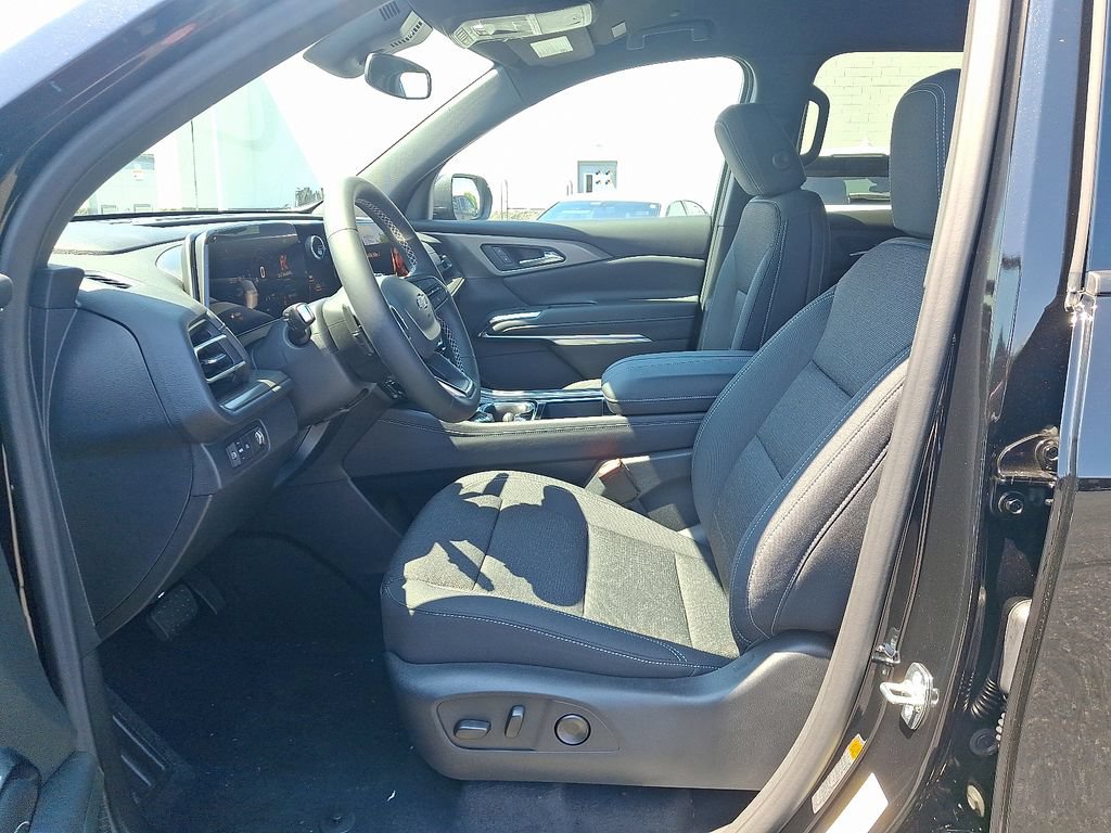 New 2027 Chevrolet Traverse LT w/ Midnight/Sport Edition FWD image 6
