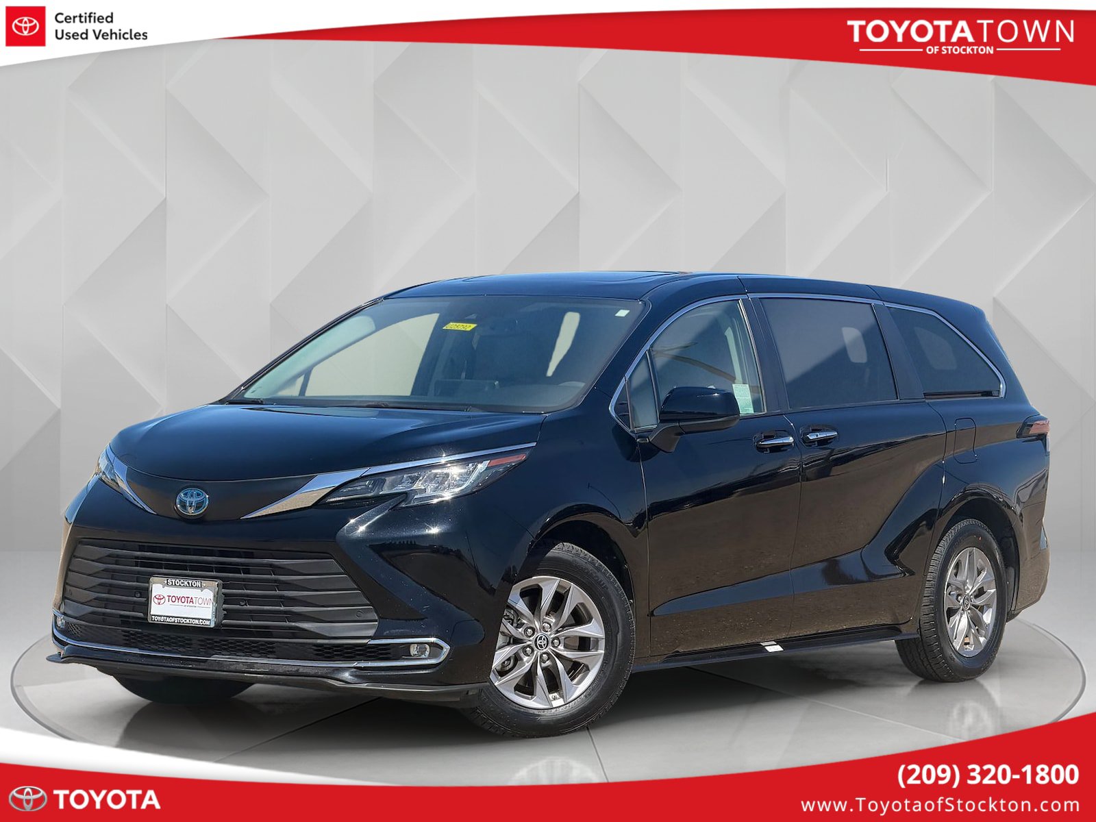 Certified 2022 Toyota Sienna XLE FWD image 1