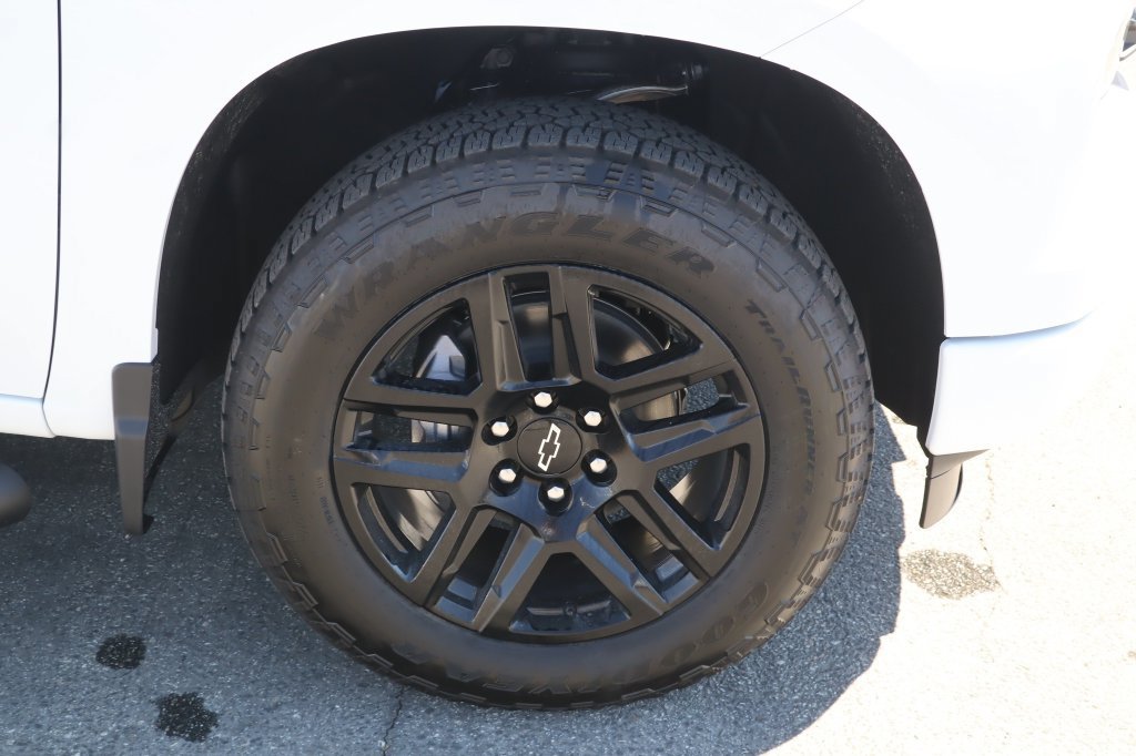 New 2026 Chevrolet Silverado 1500 Custom w/ Turbomax Blackout Package AWD/4WD image 13