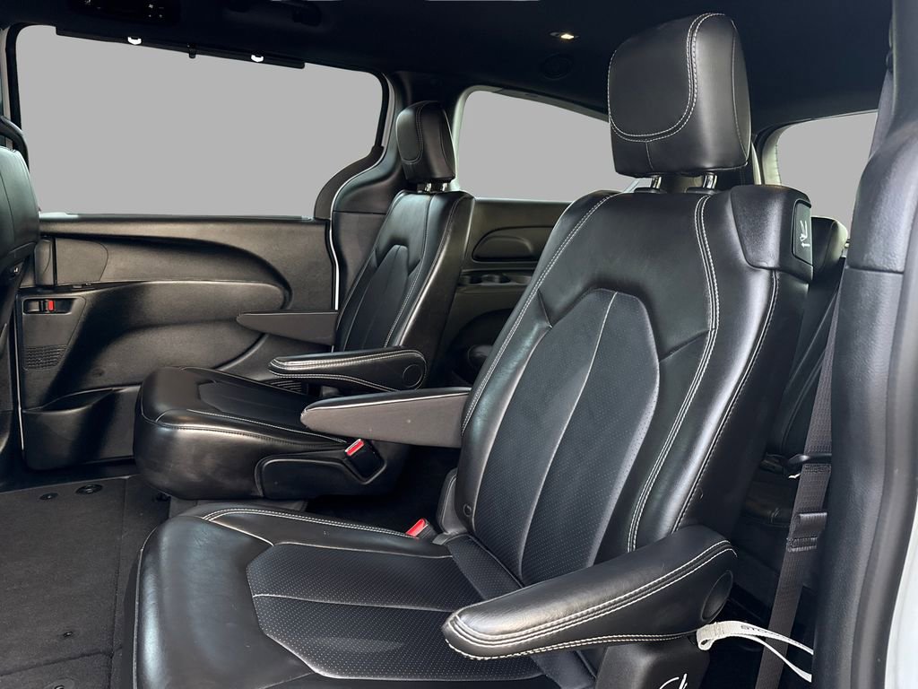 Used 2025 Chrysler Pacifica Select image 23
