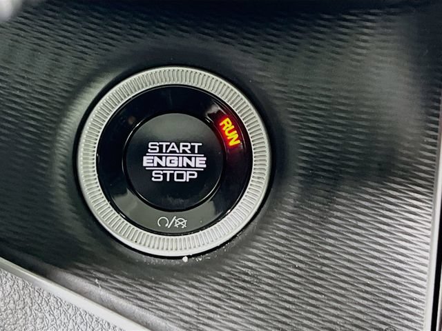 Used 2025 Jeep Grand Cherokee L Laredo RWD image 19