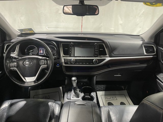 Used 2016 Toyota Highlander Limited image 25