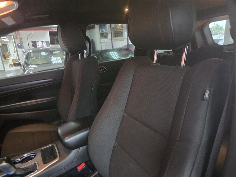 Used 2018 Jeep Grand Cherokee Laredo AWD/4WD image 14