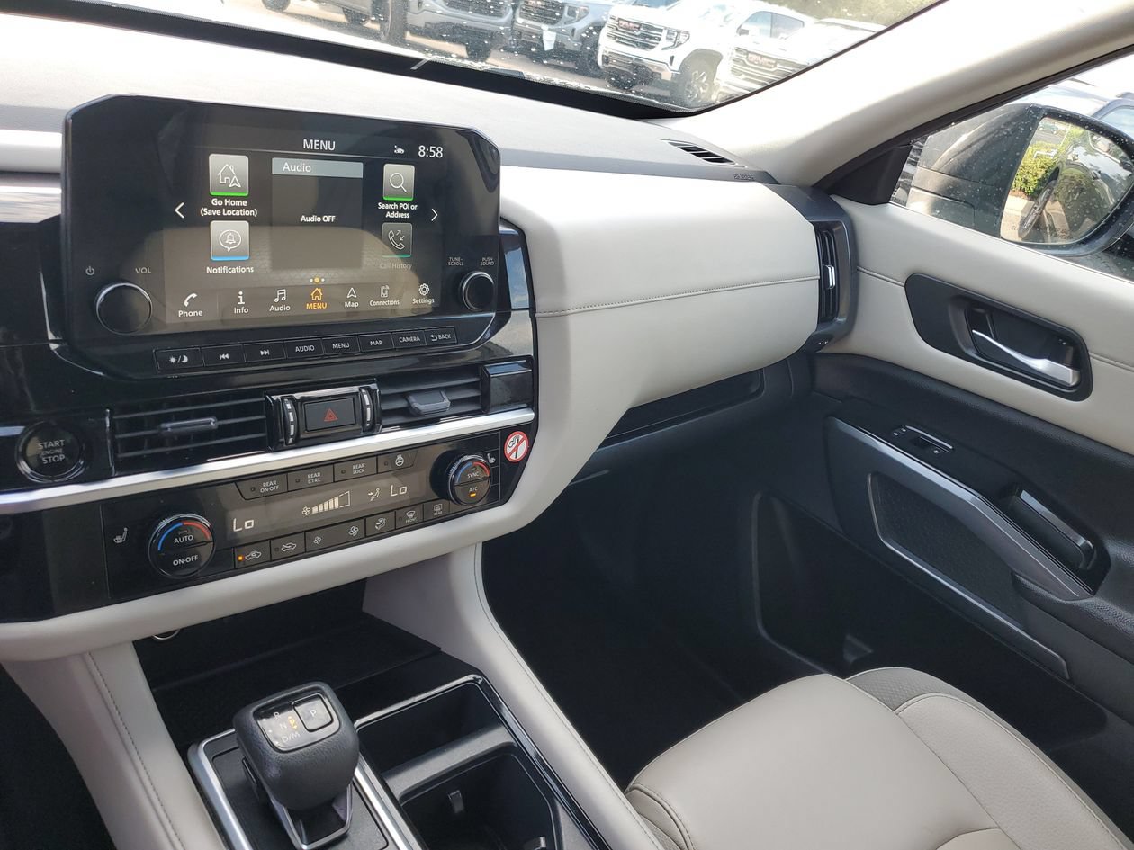 Used 2025 Nissan Pathfinder SL FWD image 26