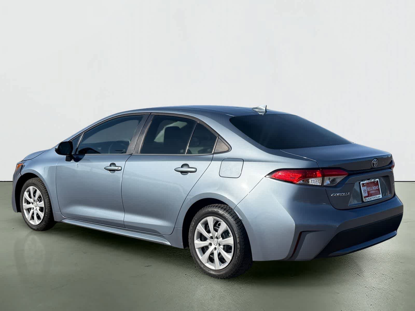 Used 2020 Toyota Corolla LE FWD image 3