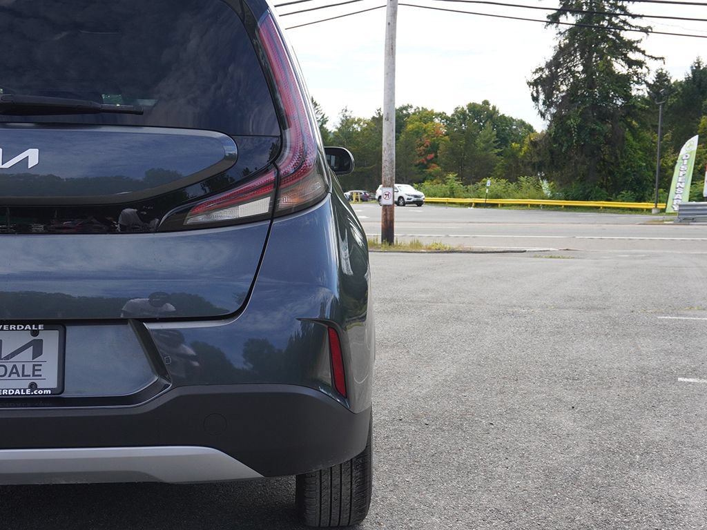 Used 2025 Kia Soul LX w/ LX Technology Package FWD image 11