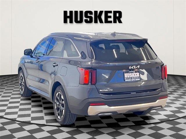 Used 2024 Kia Sorento S image 5