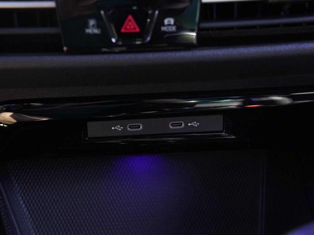 Used 2024 Volkswagen Golf R image 17