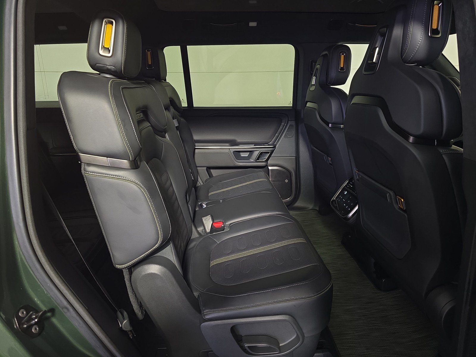 Used 2024 Rivian R1S Adventure AWD/4WD image 23