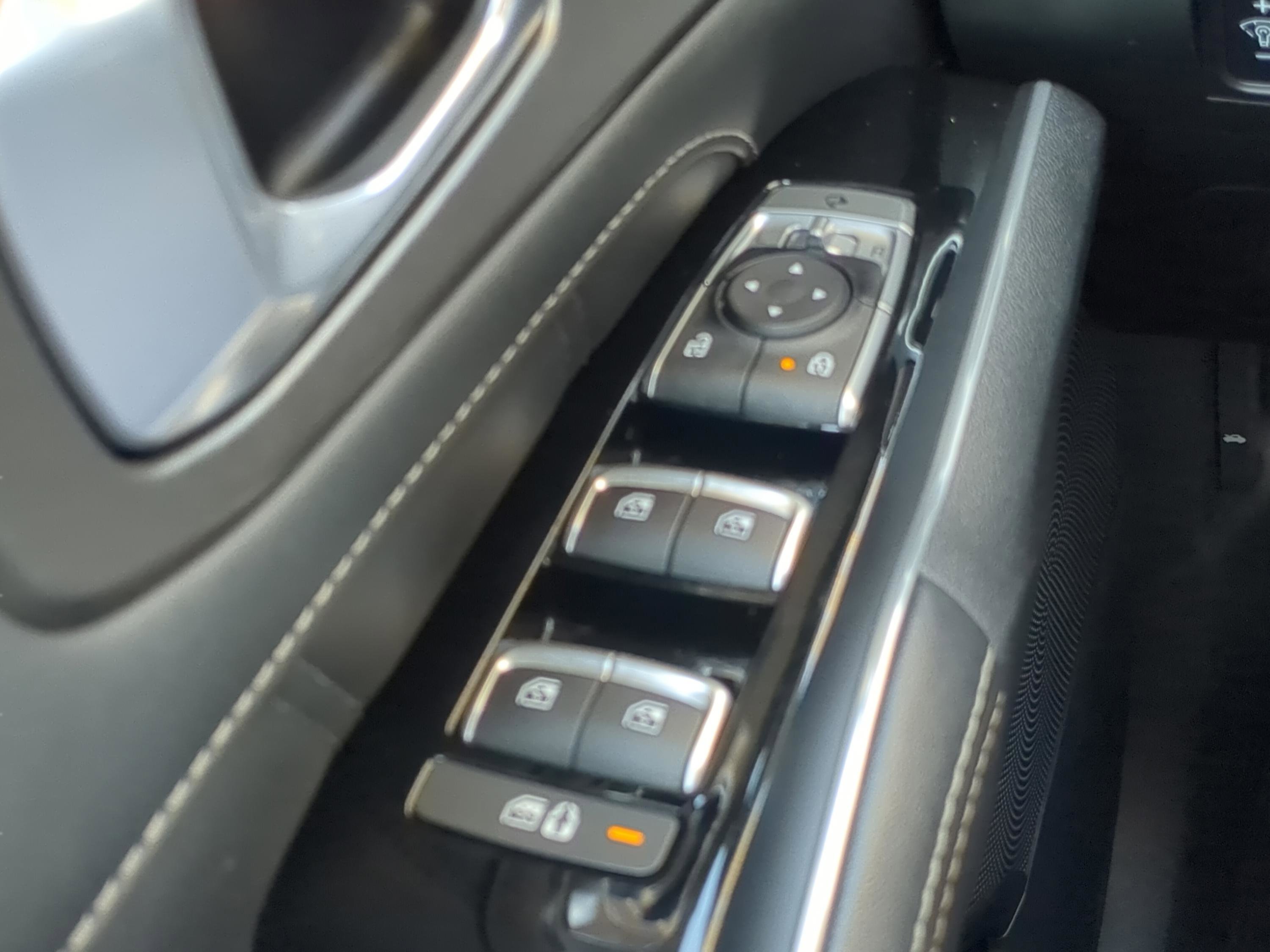 Certified 2023 Kia Sorento SX image 21