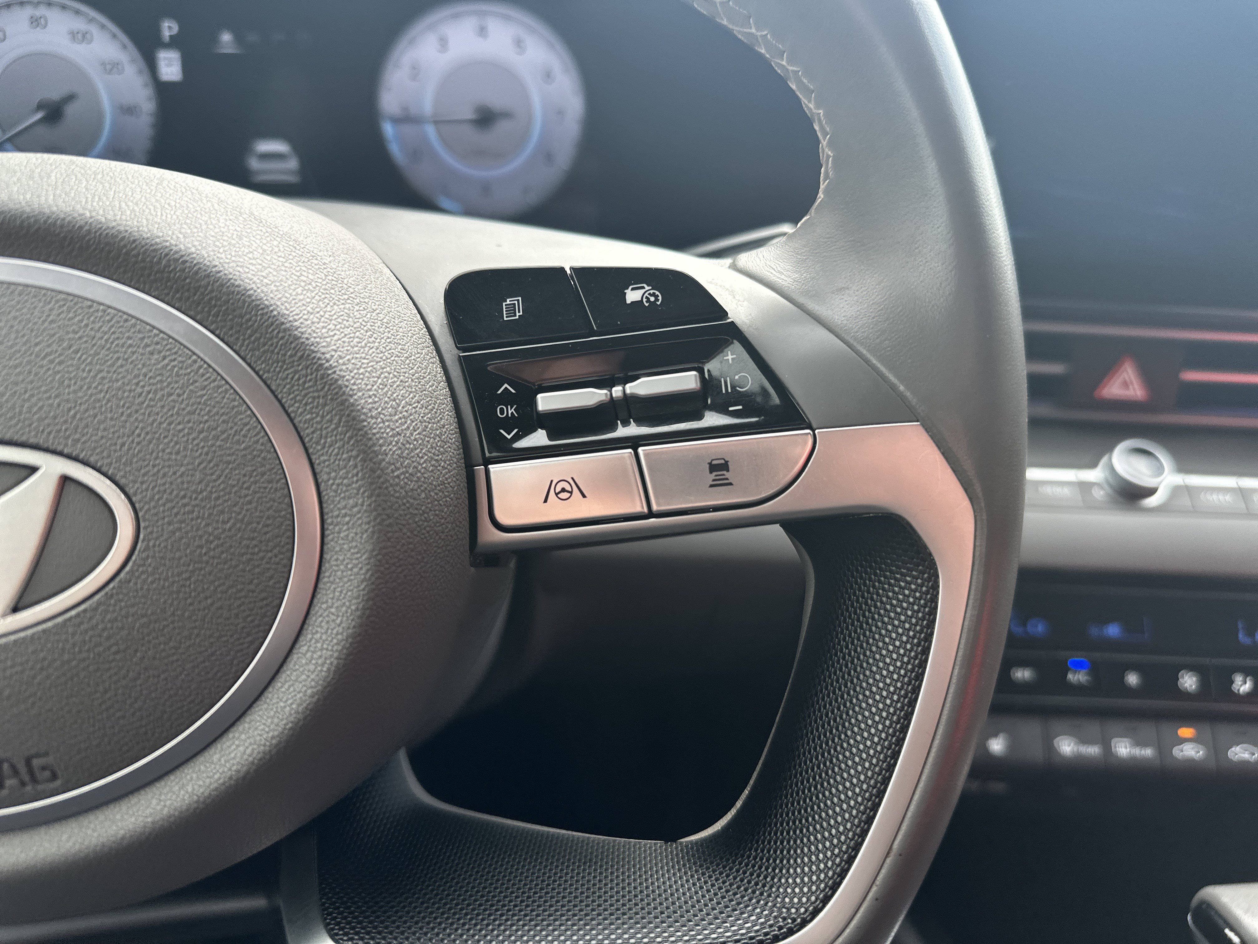Used 2025 Hyundai Elantra SEL FWD image 19