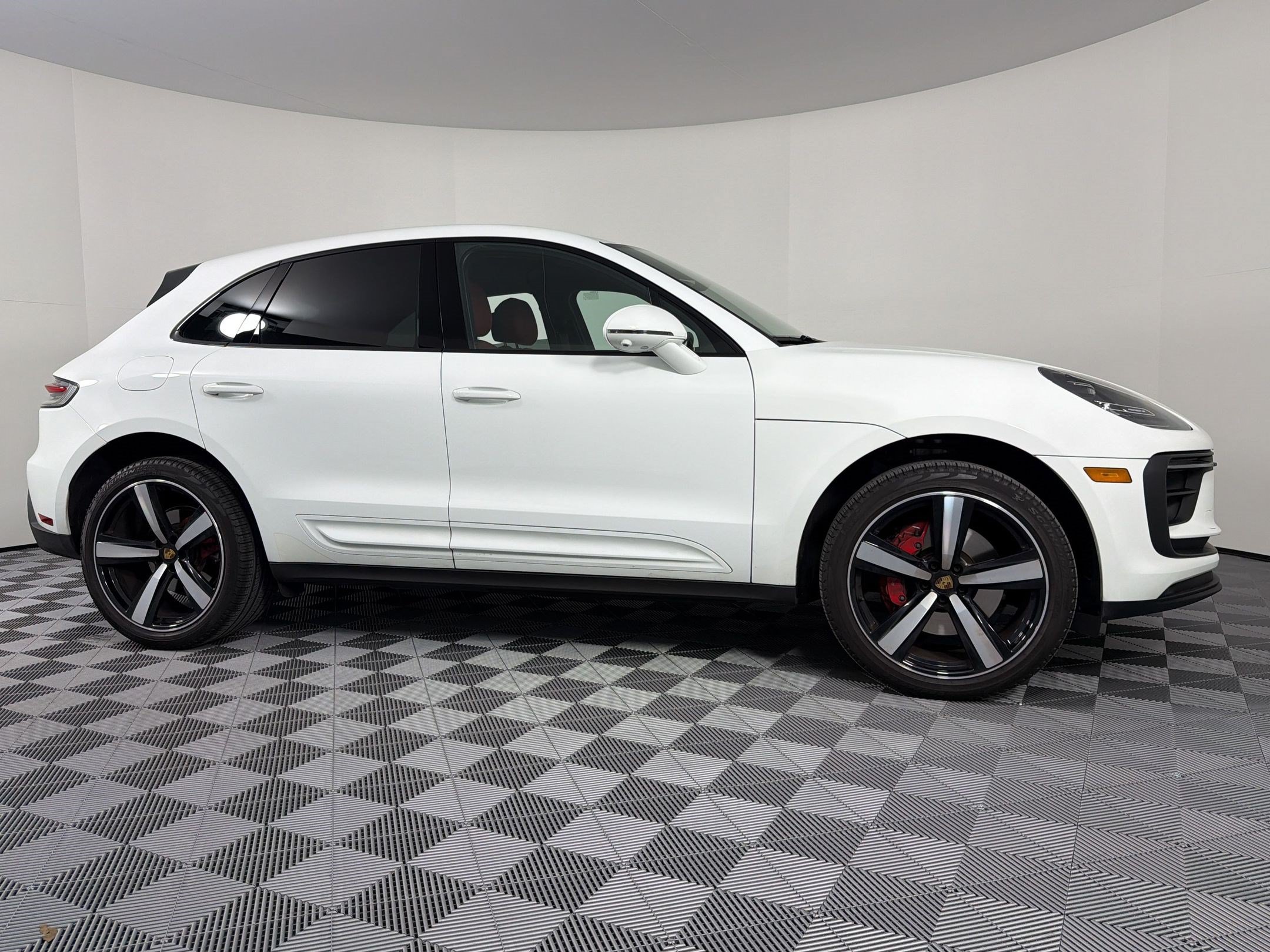 Certified 2024 Porsche Macan S AWD/4WD image 8