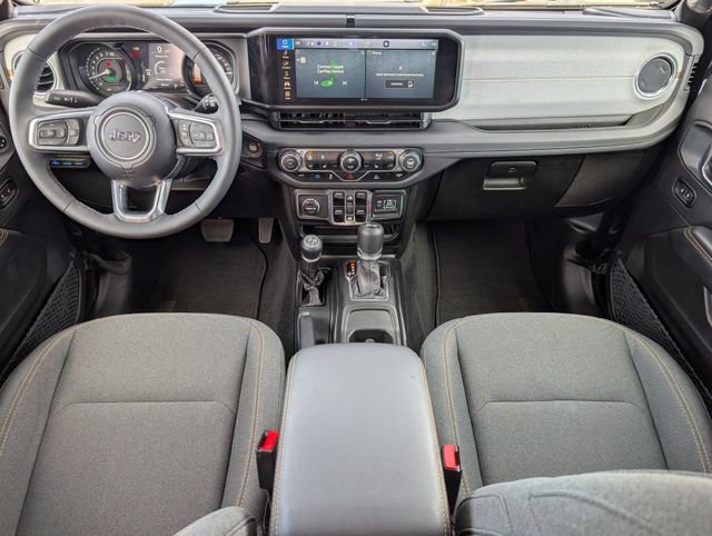 Used 2025 Jeep Wrangler Sahara 4xe image 5