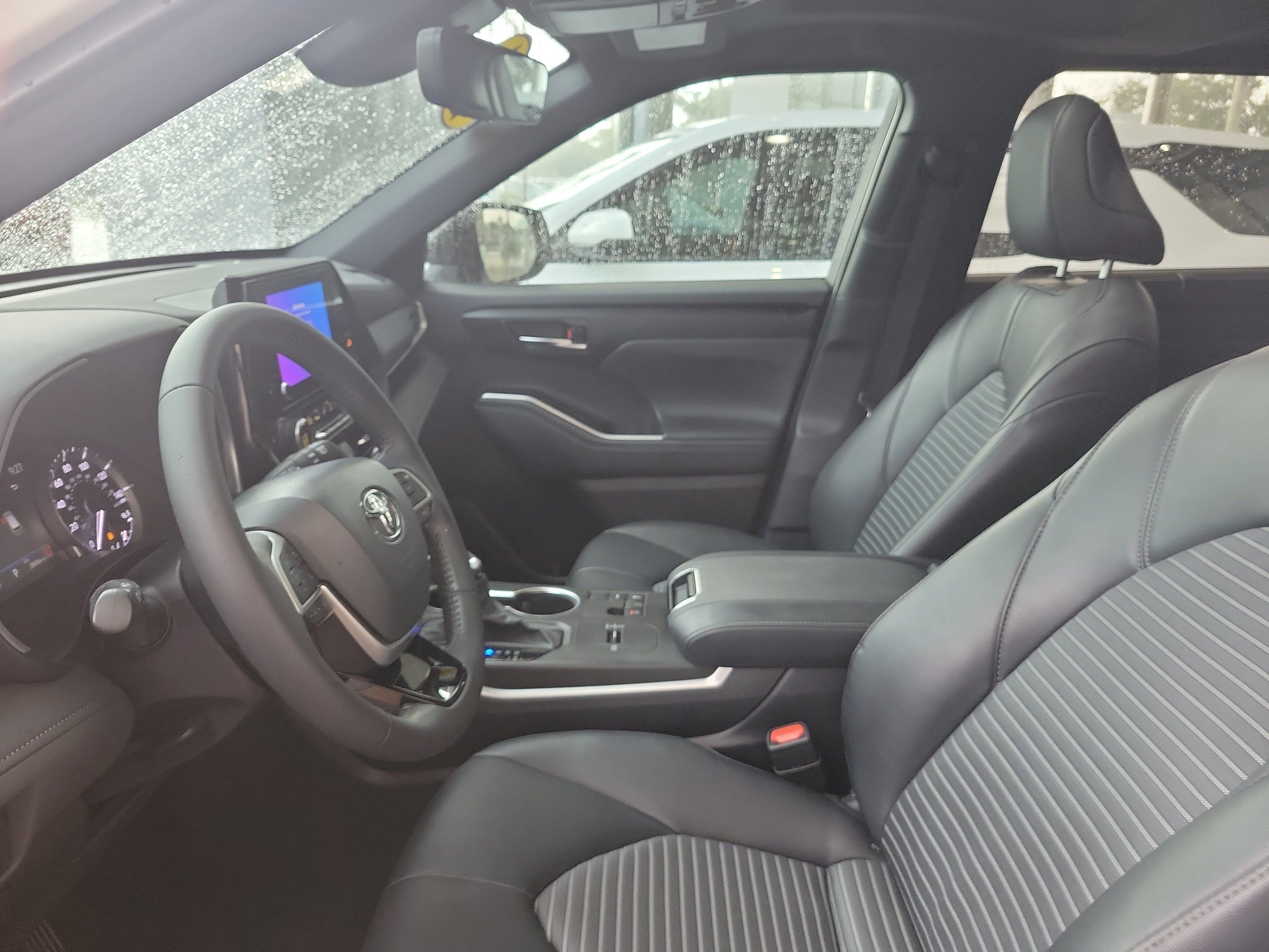 Used 2024 Toyota Highlander XSE FWD image 22