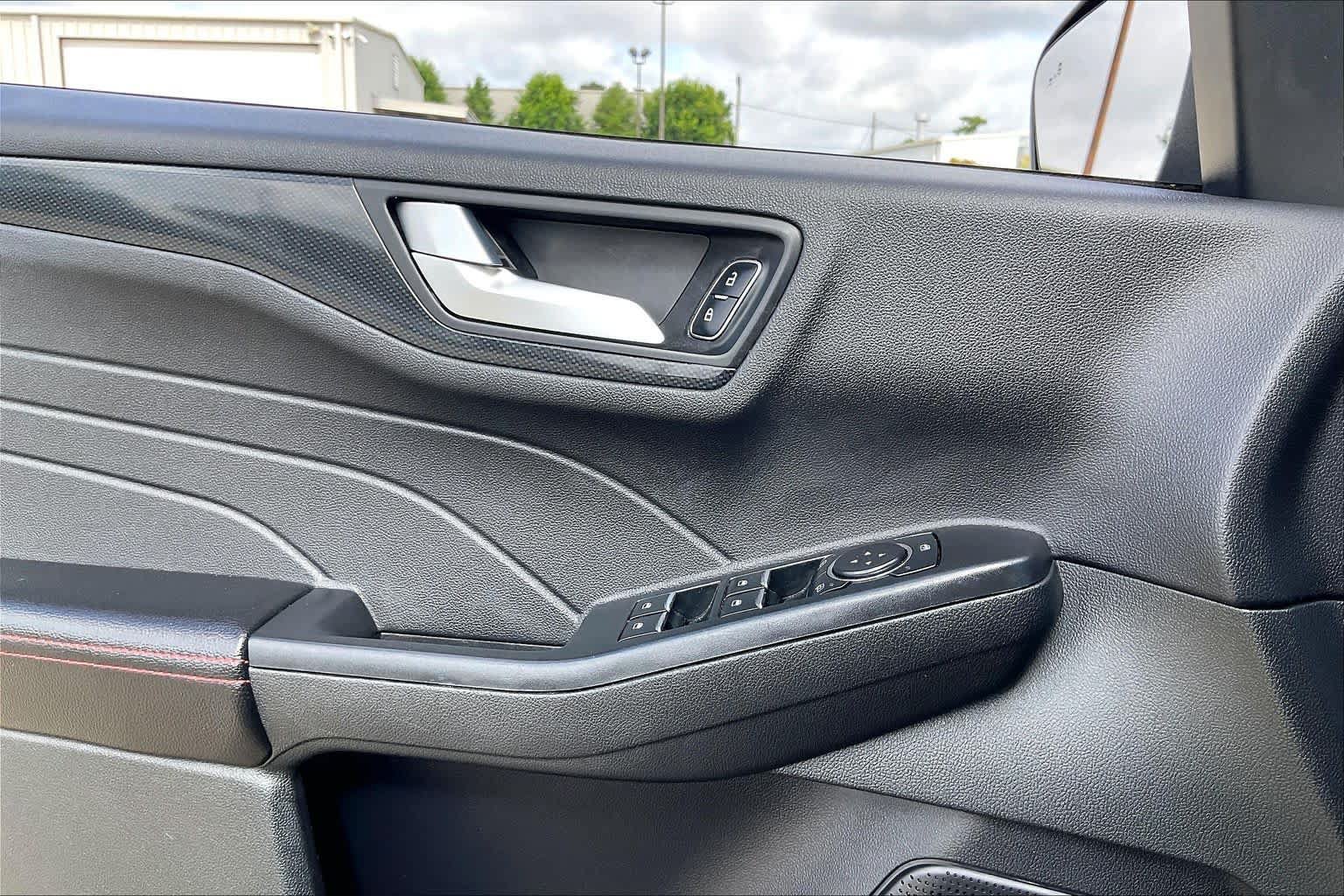 Used 2025 Ford Escape ST-Line FWD image 34