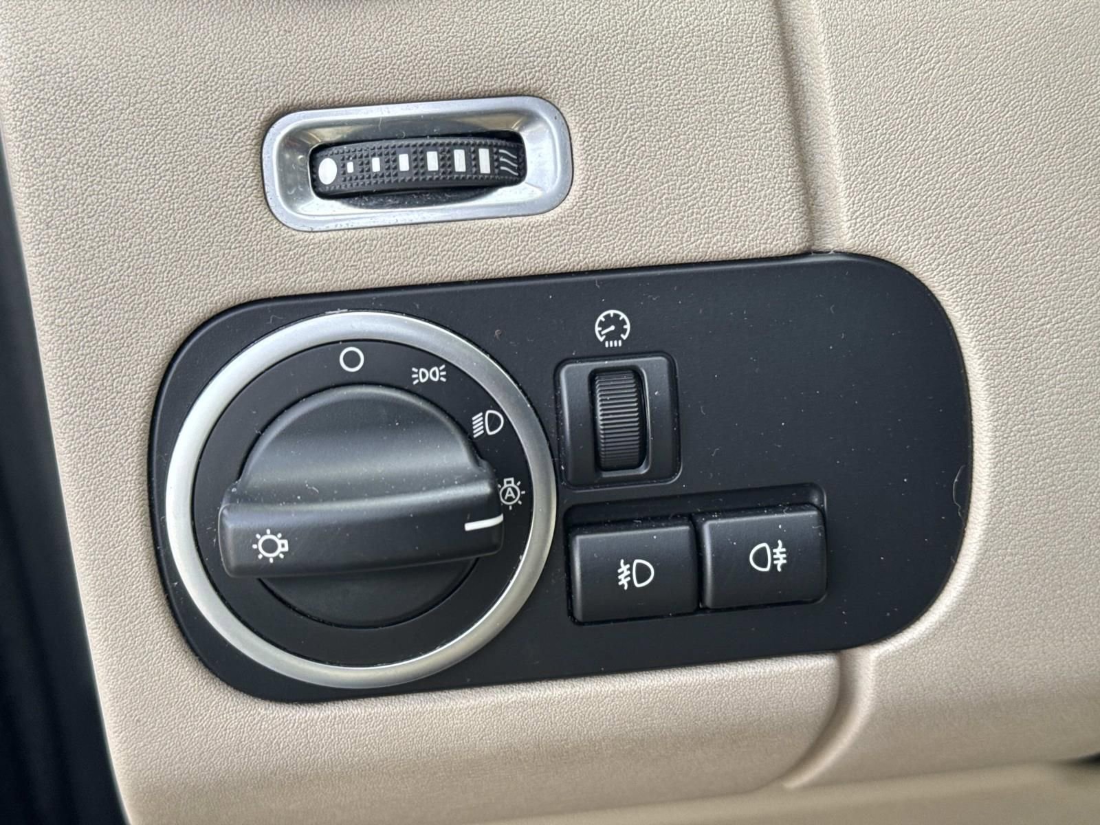 Used 2016 Land Rover LR4 HSE LUX image 21