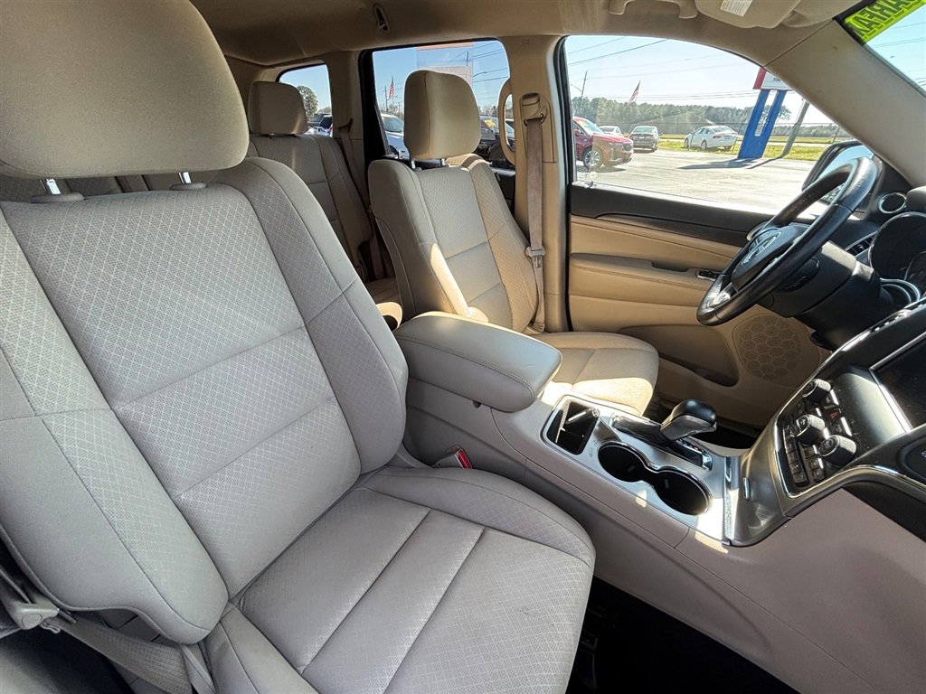 Used 2018 Jeep Grand Cherokee Laredo RWD image 25
