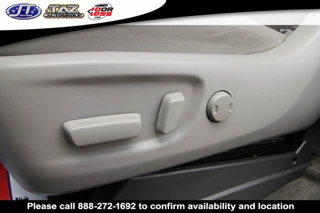 Used 2018 Toyota Sienna XLE Premium w/ Carpet Mat Package FWD image 12