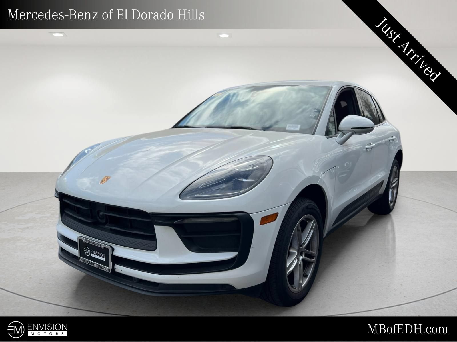Used 2024 Porsche Macan AWD/4WD image 1