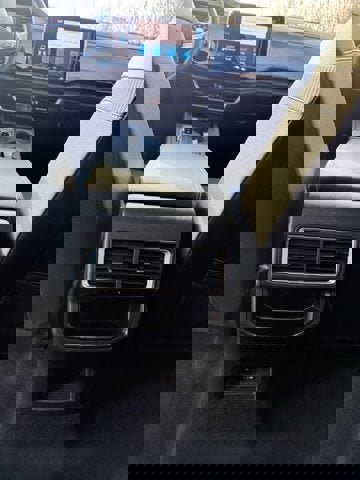 Certified 2025 Volkswagen Atlas Cross Sport SE image 11