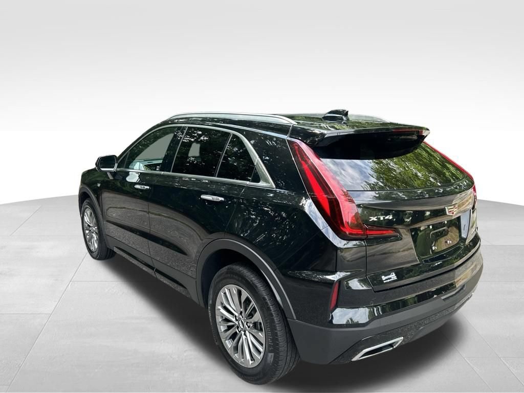 Used 2025 Cadillac XT4 Premium Luxury FWD image 3