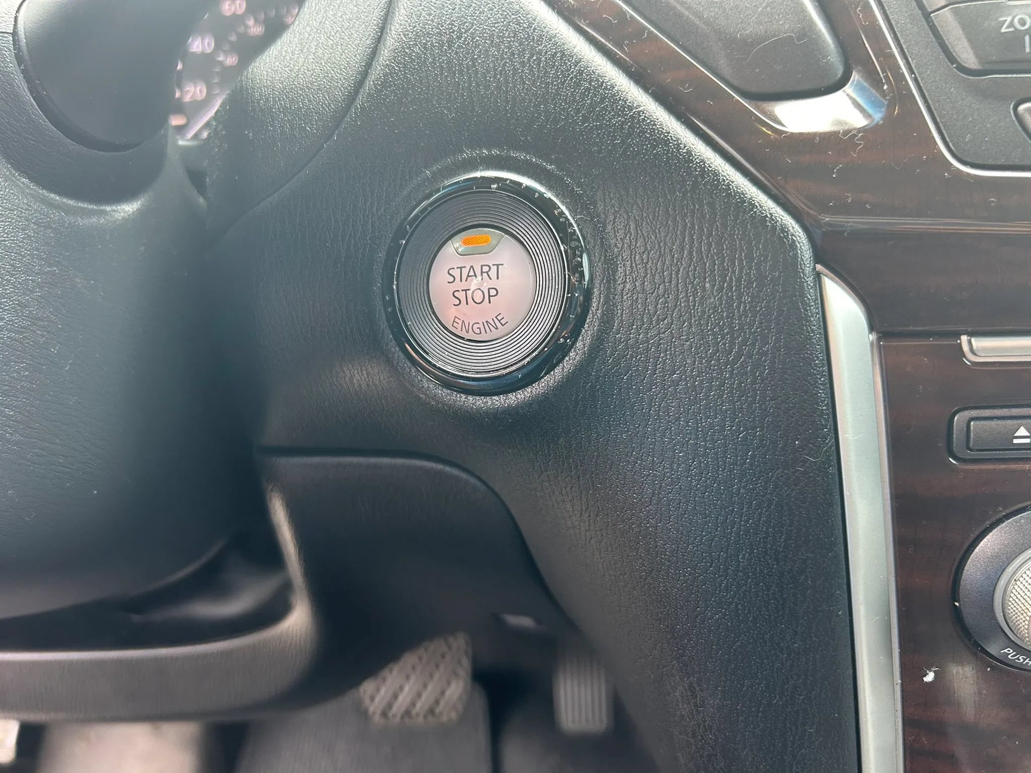 Used 2014 Nissan Pathfinder Platinum w/ Platinum Premium Package FWD image 32
