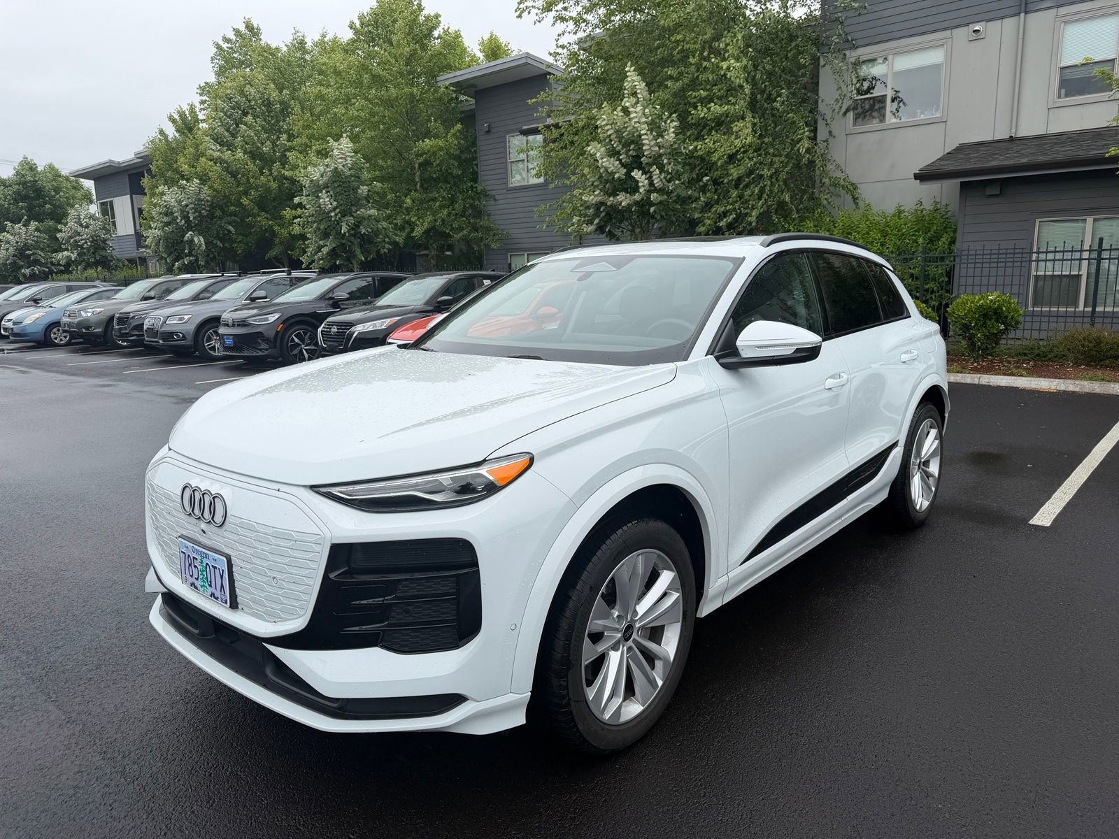 Used 2025 Audi Q6 e-tron Premium RWD image 1