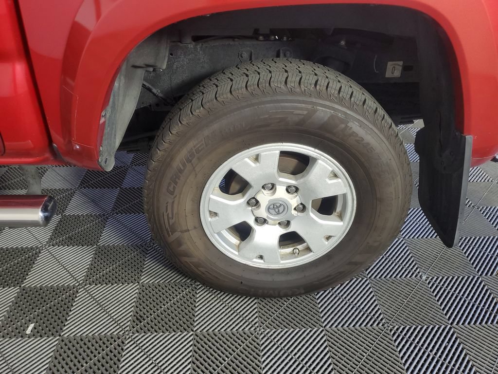 Used 2018 Toyota Tacoma SR5 RWD image 29