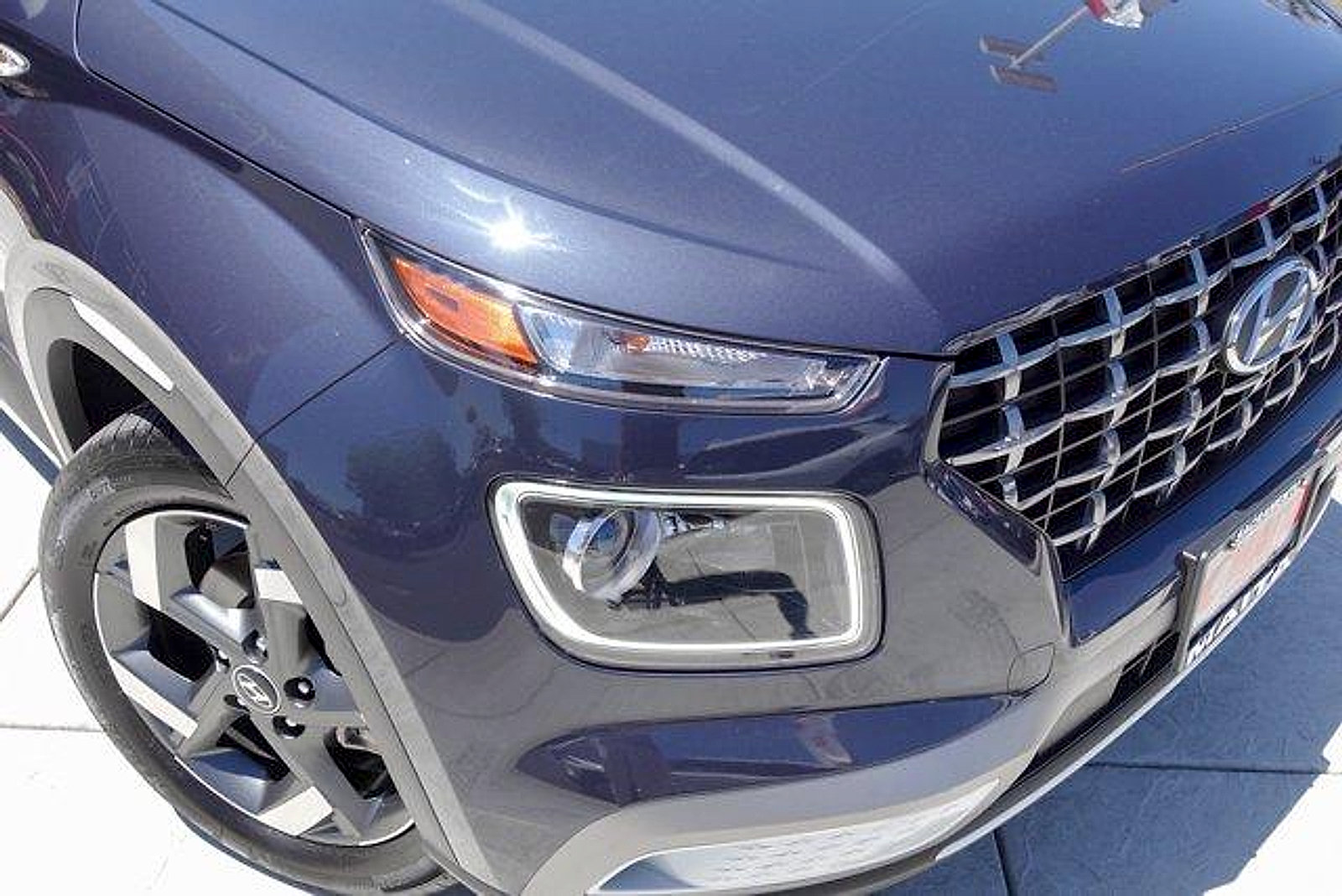 Used 2021 Hyundai Venue FWD video 2