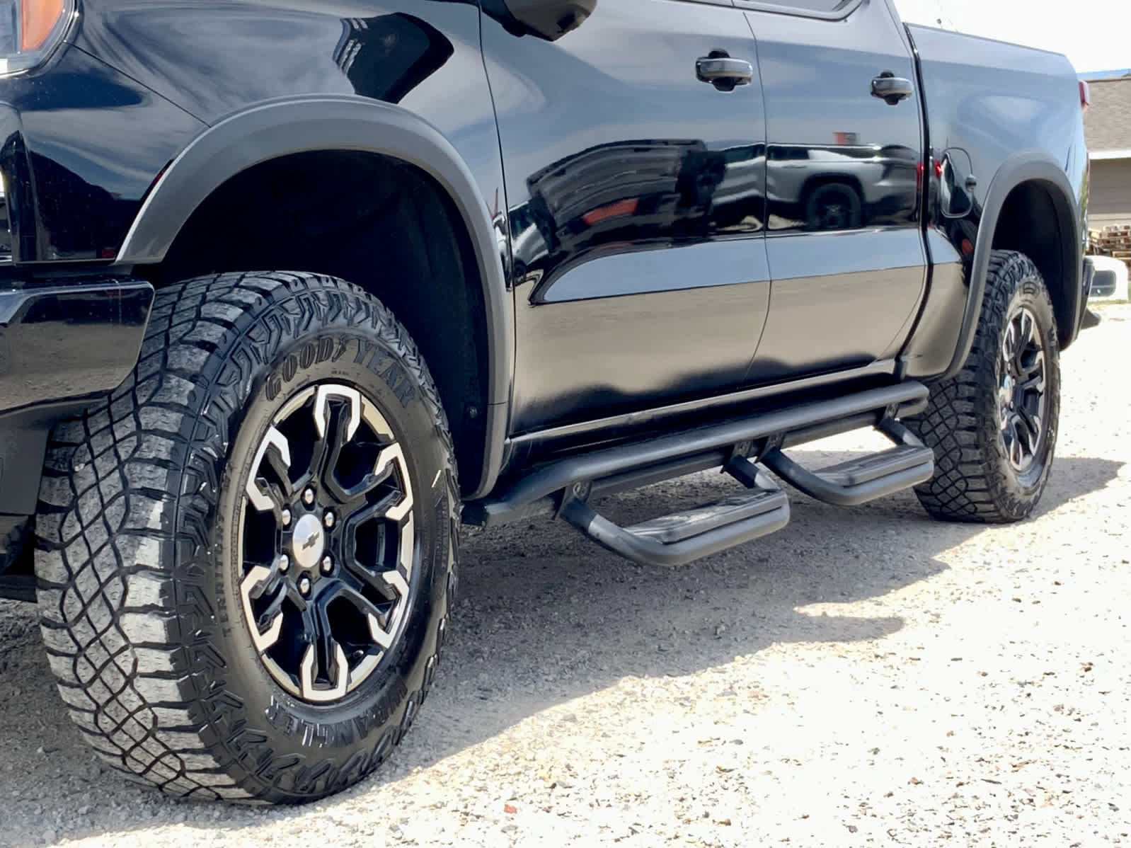 Used 2023 Chevrolet Silverado 1500 ZR2 w/ Technology Package AWD/4WD image 17