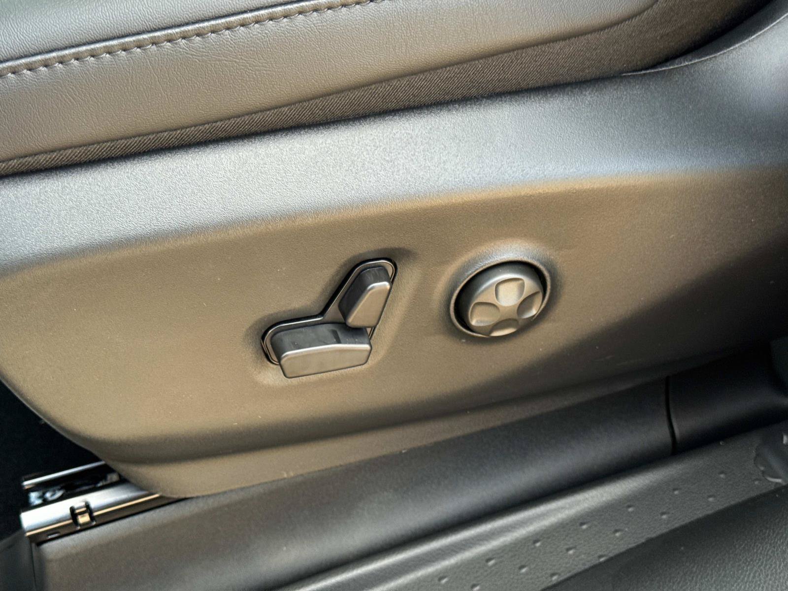 New 2026 Chrysler Voyager LX FWD image 18