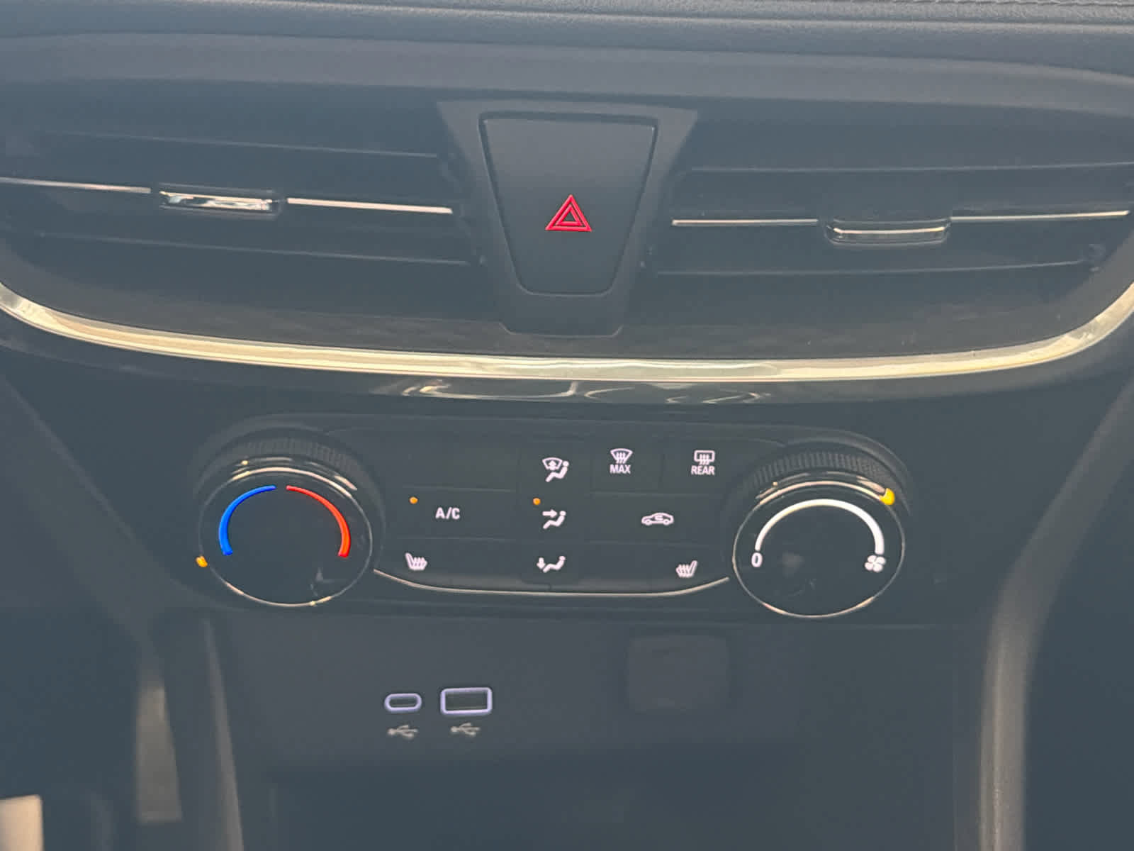 Used 2024 Buick Encore GX Sport Touring w/ Comfort Package image 42