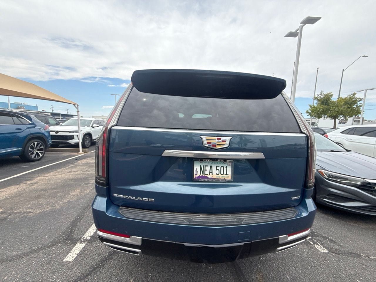 Used 2025 Cadillac Escalade Luxury AWD/4WD image 11