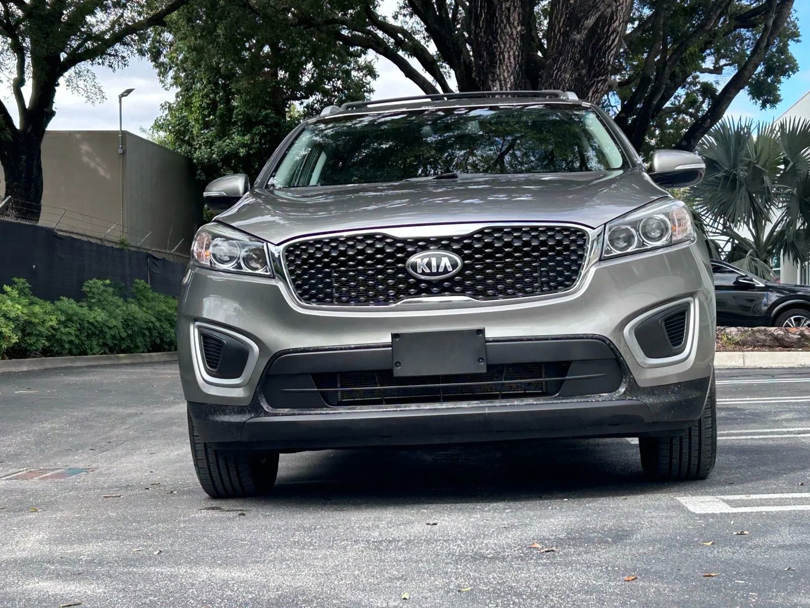 Used 2017 Kia Sorento LX w/ LX Convenience Package image 2