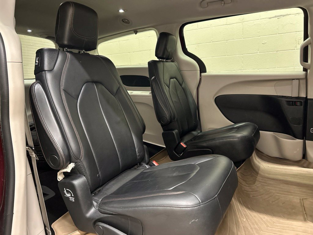 Used 2017 Chrysler Pacifica Touring-L FWD image 11