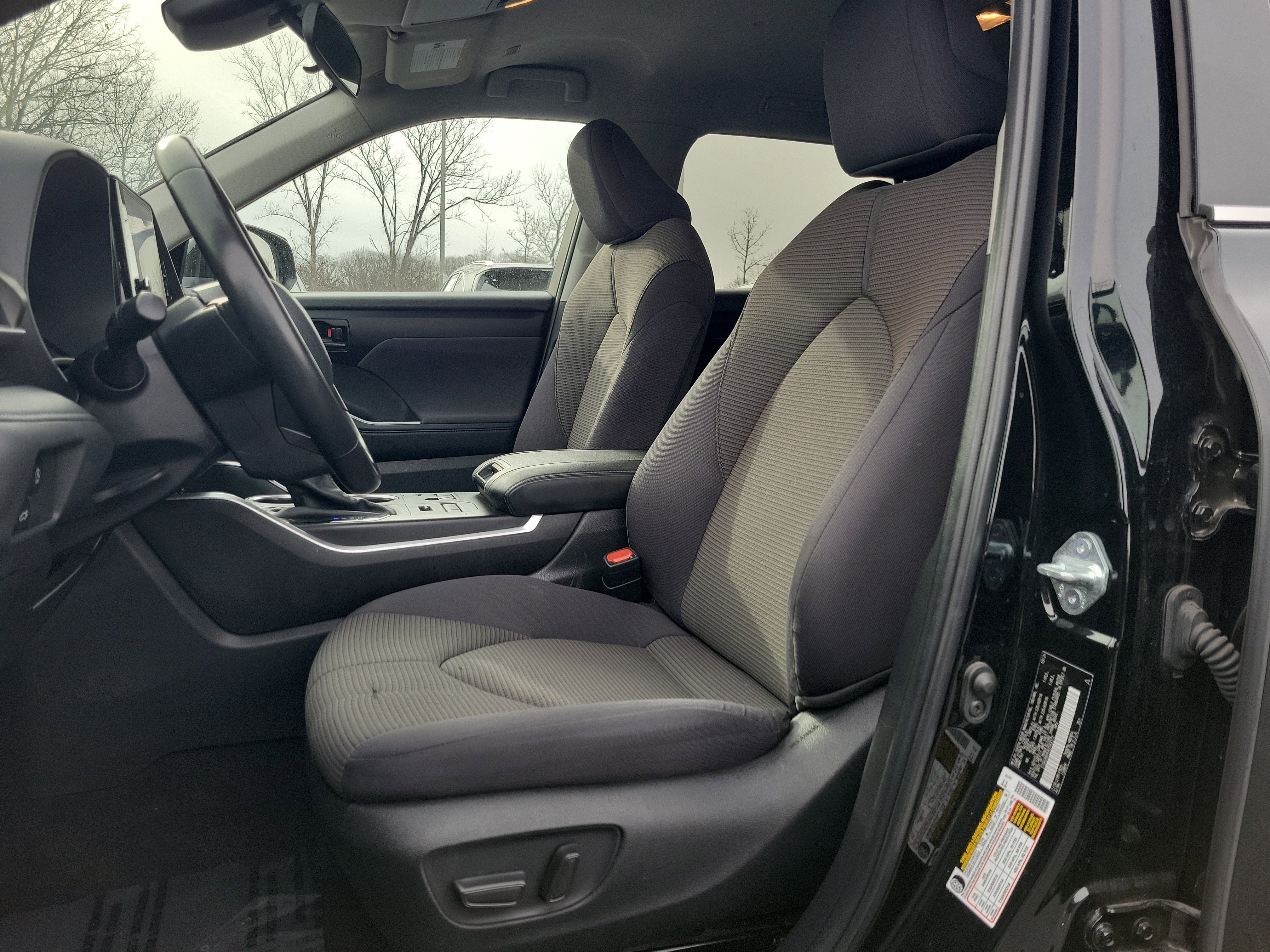 Certified 2024 Toyota Highlander LE image 23