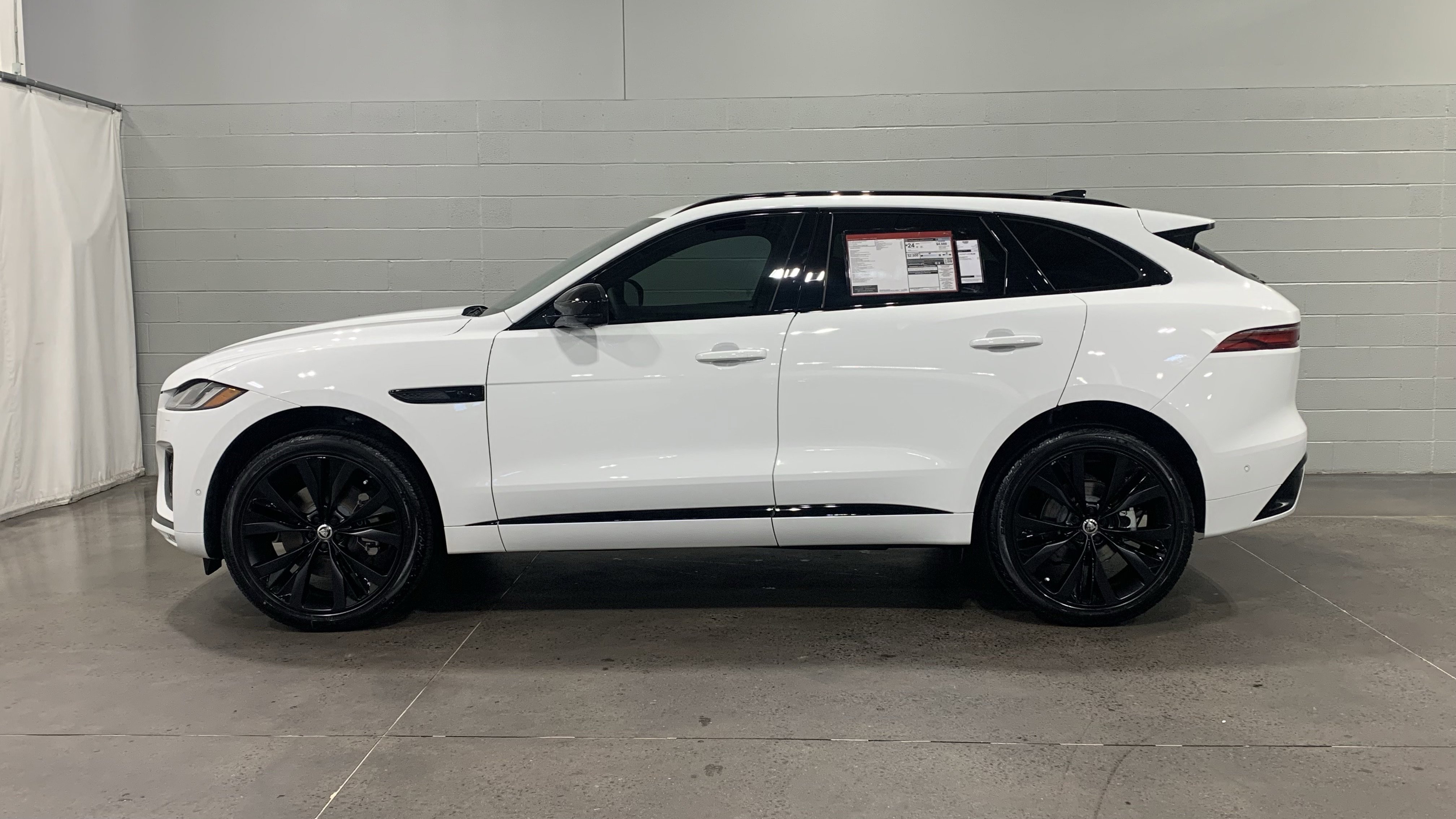 New 2026 Jaguar F-PACE R-Dynamic S image 7