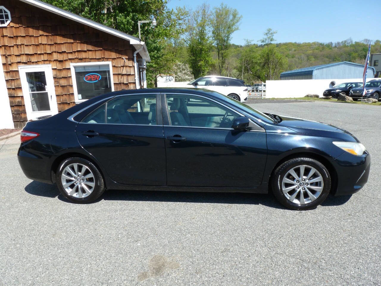 Used 2015 Toyota Camry XLE w/ Convenience Package FWD image 6